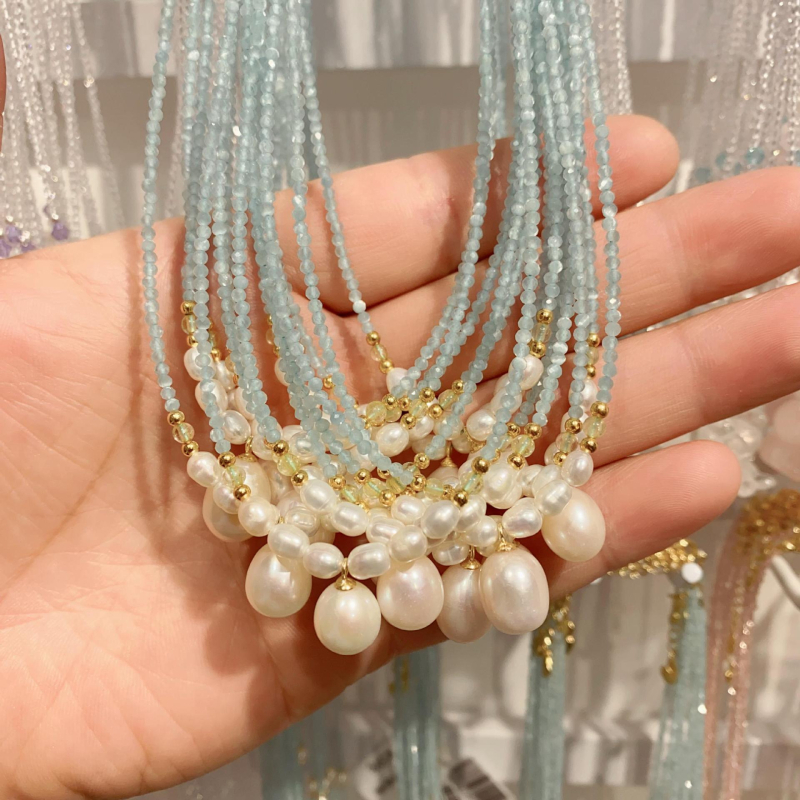 Kristályból készült nyakék édesvízi gyöngy medállal, kézzel készített, geometriai dizájn