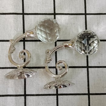 Kuka za zavjese, model QX-090, od legure i kristala, tip kuka, uključeno: vijci i gumeni čepovi, marka Qixin hardware