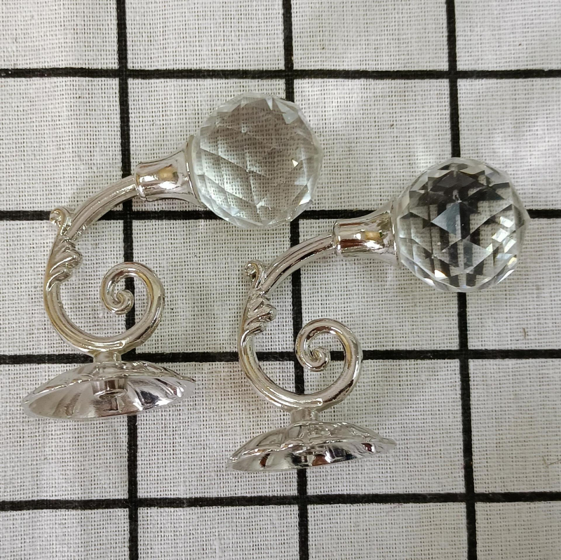 Kuka za zavjese, model QX-090, od legure i kristala, tip kuka, uključeno: vijci i gumeni čepovi, marka Qixin hardware