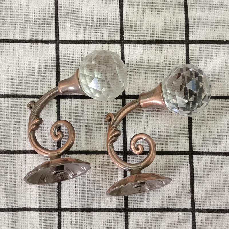 Kuka za zavjese, model QX-090, od legure i kristala, tip kuka, uključeno: vijci i gumeni čepovi, marka Qixin hardware