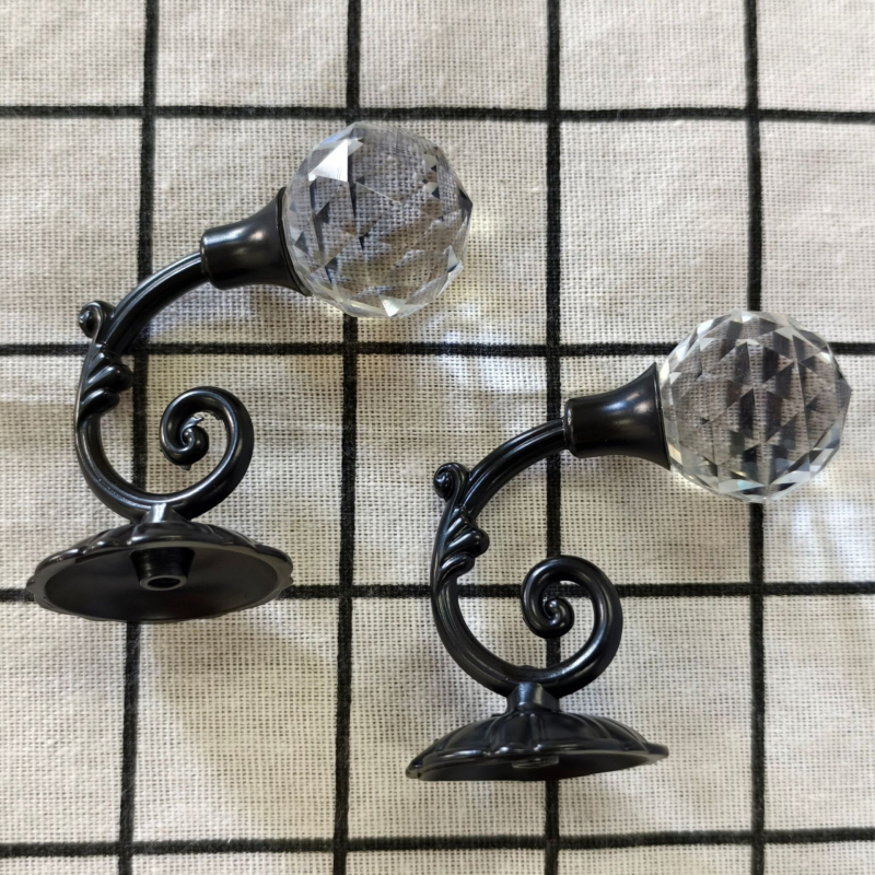 Kuka za zavjese, model QX-090, od legure i kristala, tip kuka, uključeno: vijci i gumeni čepovi, marka Qixin hardware