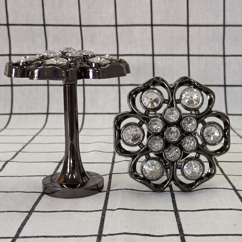 Függönyakas egyenes rúd, cink ötvözet + rhinestone, modell Qx-018, tartalmaz csavarokat és gumidugókat