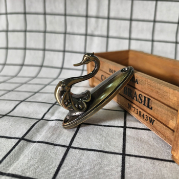 Γάντζος κουρτινας Little Swan από κράμα ψευδαργύρου, μοντέλο QX-121, τύπος: γάντζος, κατάλληλος για κρεμάμενες κουρτίνες, περιλαμβάνει βίδες και καουτσούκ βύσματα