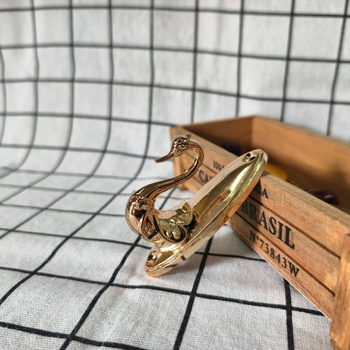 Γάντζος κουρτινας Little Swan από κράμα ψευδαργύρου, μοντέλο QX-121, τύπος: γάντζος, κατάλληλος για κρεμάμενες κουρτίνες, περιλαμβάνει βίδες και καουτσούκ βύσματα