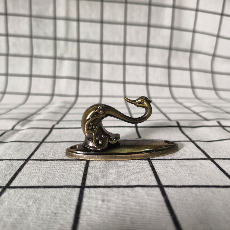 Γάντζος κουρτινας Little Swan από κράμα ψευδαργύρου, μοντέλο QX-121, τύπος: γάντζος, κατάλληλος για κρεμάμενες κουρτίνες, περιλαμβάνει βίδες και καουτσούκ βύσματα