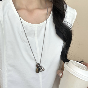 Nyaklánc titán acélból, természetes kő medállal, kézzel készített, szabályos lánccal, személyes trend stílus