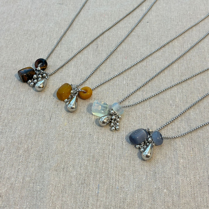 Nyaklánc titán acélból, természetes kő medállal, kézzel készített, szabályos lánccal, személyes trend stílus