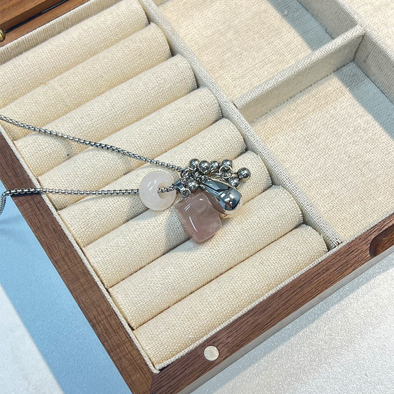 Nyaklánc titán acélból, természetes kő medállal, kézzel készített, szabályos lánccal, személyes trend stílus