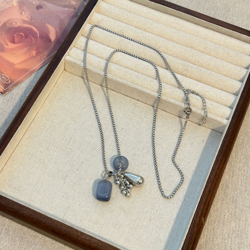 Nyaklánc titán acélból, természetes kő medállal, kézzel készített, szabályos lánccal, személyes trend stílus