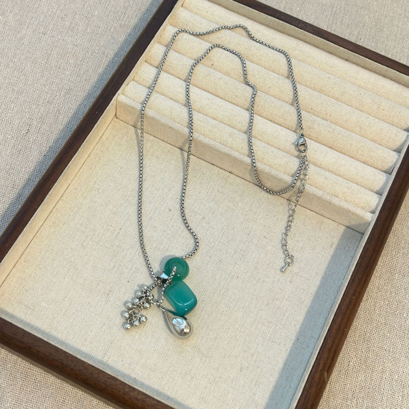 Nyaklánc titán acélból, természetes kő medállal, kézzel készített, szabályos lánccal, személyes trend stílus