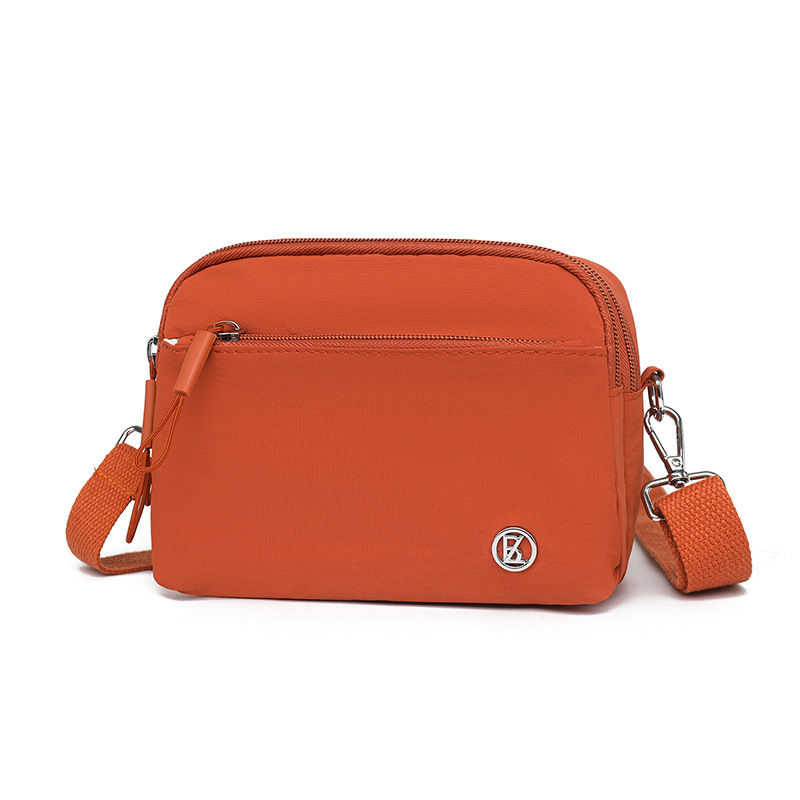 Nailona telefona soma - horizontāla kvadrāta forma, rāvējslēdzējs, poliesteres odere, pavasaris 2025