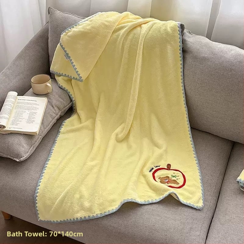 Apple Bear σετ τριών πετσών μπάνιου, εξαιρετικά απορροφητικό, γρήγορο στέγνωμα; Υλικό: Coral fleece; Βάρος: 200–300 g; Νήμα: 150D; Διαδικασία παραγωγής: 81044; Κατηγορία: πετσέτα μπάνιου/παραλίας