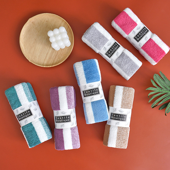 Σετ πέντε πετσέτες προσώπου από φλίς κοραλλιού με ρίγες – απορροφητικό, παχύ, υψηλής πυκνότητας ύφασμα; νήμα 150D; βάρος 80–100 g; δυνατότητα προσαρμοσμένου λογότυπου.