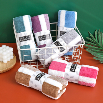 Σετ πέντε πετσέτες προσώπου από φλίς κοραλλιού με ρίγες – απορροφητικό, παχύ, υψηλής πυκνότητας ύφασμα; νήμα 150D; βάρος 80–100 g; δυνατότητα προσαρμοσμένου λογότυπου.