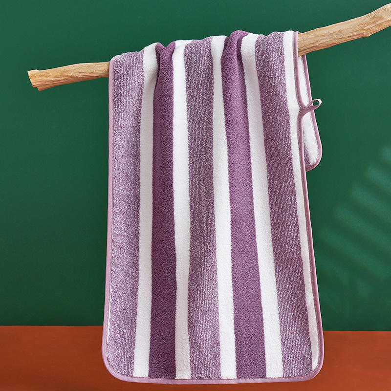 Σετ πέντε πετσέτες προσώπου από φλίς κοραλλιού με ρίγες – απορροφητικό, παχύ, υψηλής πυκνότητας ύφασμα; νήμα 150D; βάρος 80–100 g; δυνατότητα προσαρμοσμένου λογότυπου.