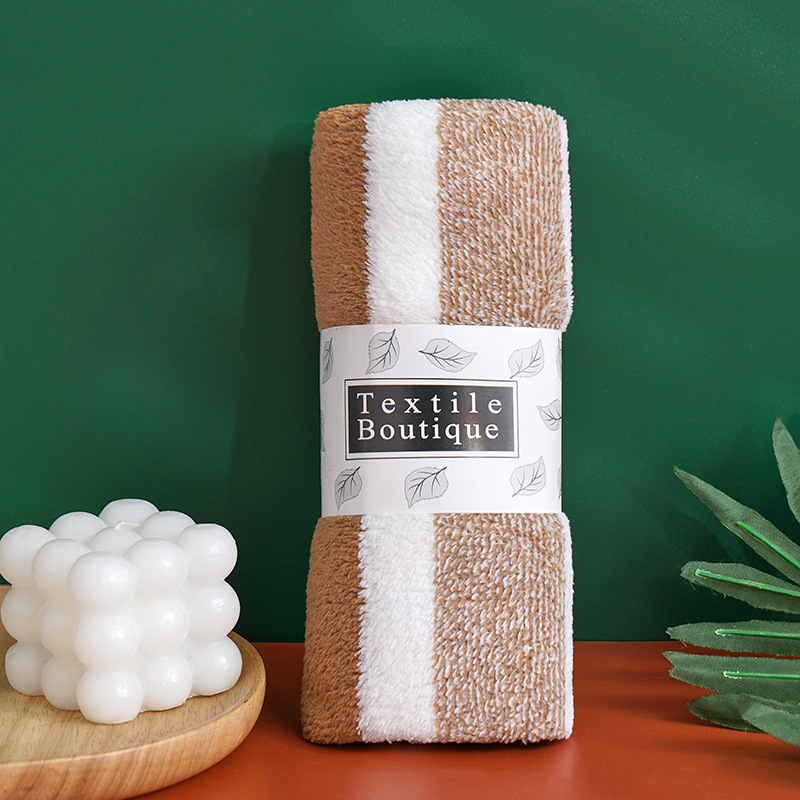 Σετ πέντε πετσέτες προσώπου από φλίς κοραλλιού με ρίγες – απορροφητικό, παχύ, υψηλής πυκνότητας ύφασμα; νήμα 150D; βάρος 80–100 g; δυνατότητα προσαρμοσμένου λογότυπου.