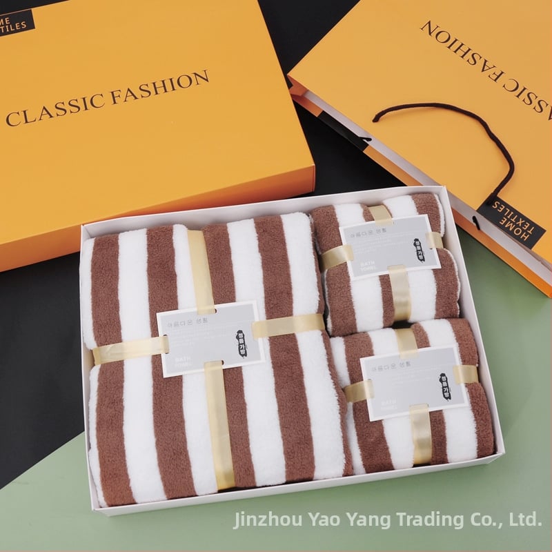 Σετ τριών πετσετών σε κουτί δώρου — πετσέτες μπάνιου από κοραλλί φλίς, με λογότυπο, προσαρμόσιμες, άνω των 500 g