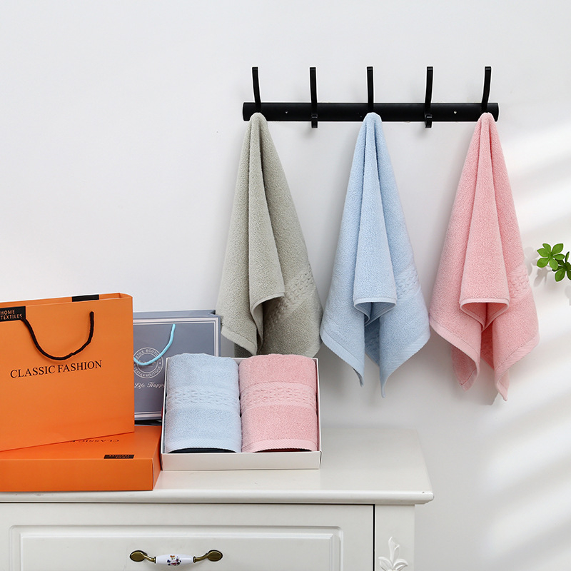 Τριμελές σετ πετσετών σε κουτί δώρου – καθαρό βαμβάκι, 32s Σίρο-Σπαν, απλή ύφανση, 500 g/m², εκτυπωμένο λογότυπο, διαθέσιμη προσωποποίηση