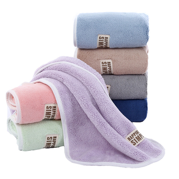 Σετ πετσετών από Coral Fleece για μπάνιο και πρόσωπο — Υλικό: Coral Fleece; Νήμα: 40; Βάρος: >200 g; Διαδικασίες: κέντημα, ραφή, εκτύπωση, άκρη με γάντζο; Προσαρμογή: Ναι