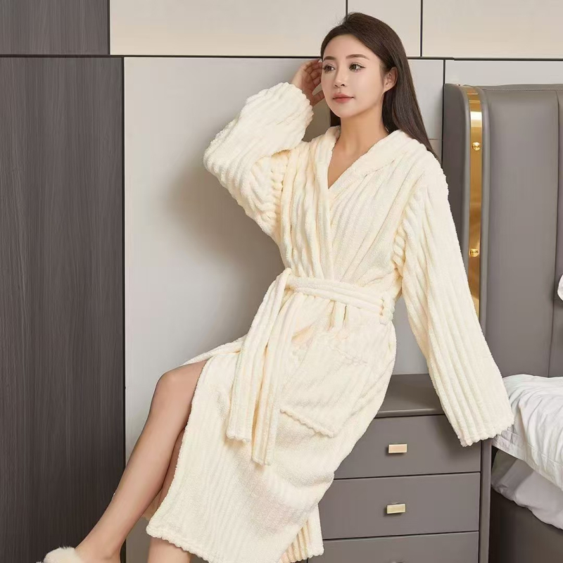 Vannirõivas korallfleksist, imav, paksenenud, kapuutsiga (Sügise)