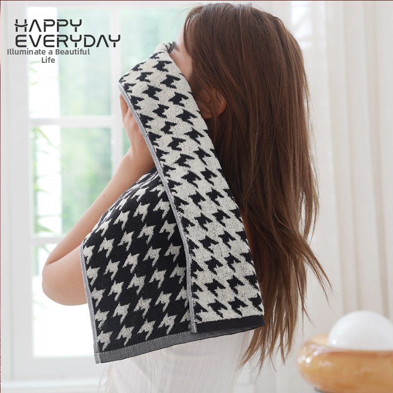 Πετσέτα προσώπου από 100% βαμβάκι, ζακάρντ με κλασικό μοτίβο, βάρος 100–120 g