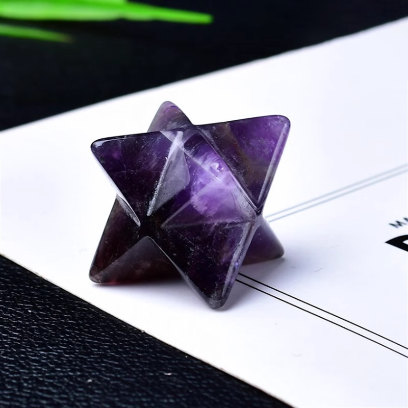 Merkaba ukras od ametista, kristalna kolona, 3D dizajn Flower of Life, moderan minimalistički stil