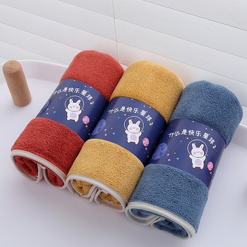 Πετσέτα φλις από κοραλλιο, ομαλό ύφανση, βάρος 80 g/m², υψηλή απορροφητικότητα 5–10 s, εξατομικευμένο λογότυπο, διαθέσιμο ιδιωτικό σήμα