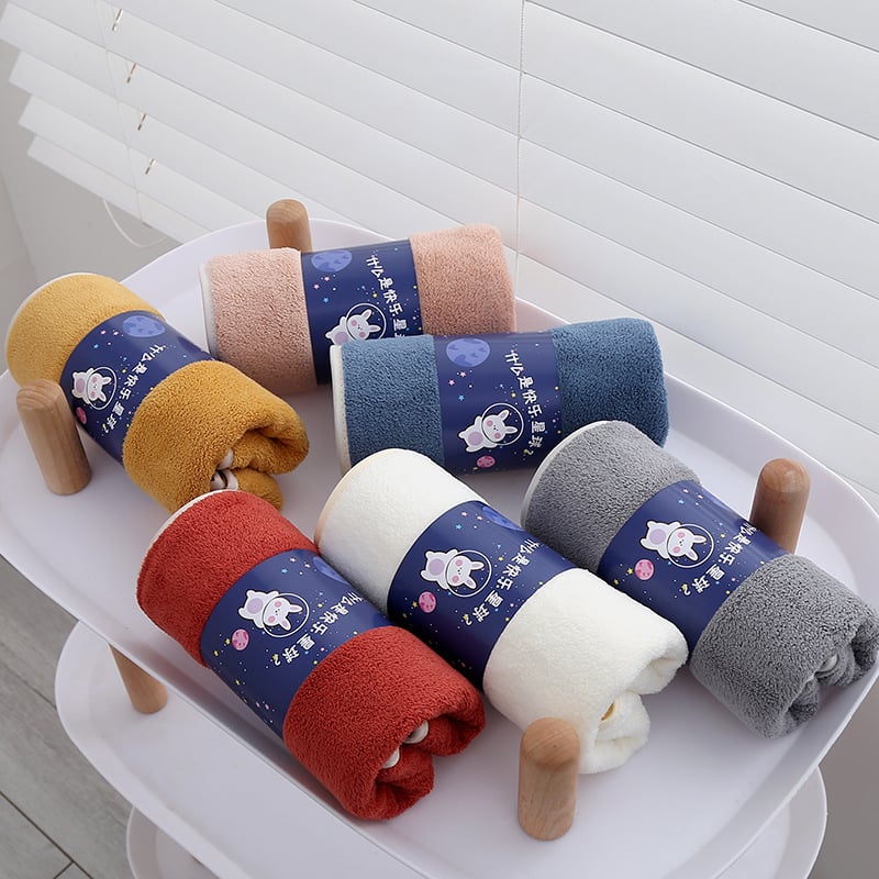 Πετσέτα φλις από κοραλλιο, ομαλό ύφανση, βάρος 80 g/m², υψηλή απορροφητικότητα 5–10 s, εξατομικευμένο λογότυπο, διαθέσιμο ιδιωτικό σήμα