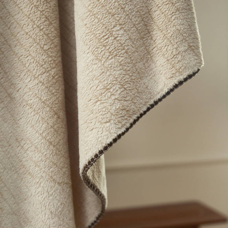 Cuvertură Jacquard colorat cu fir (dungi, stil simplu și modern, pentru toate sezoanele, ușoară sub 300 g, personalizabil)