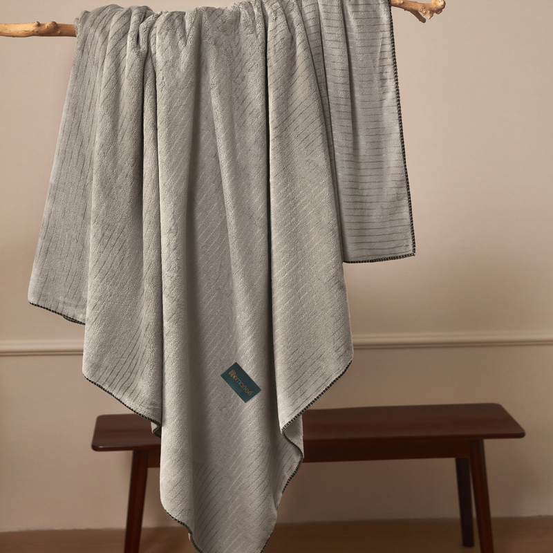 Cuvertură Jacquard colorat cu fir (dungi, stil simplu și modern, pentru toate sezoanele, ușoară sub 300 g, personalizabil)