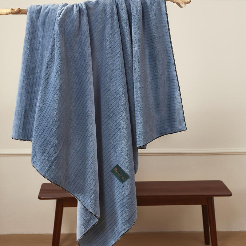 Cuvertură Jacquard colorat cu fir (dungi, stil simplu și modern, pentru toate sezoanele, ușoară sub 300 g, personalizabil)
