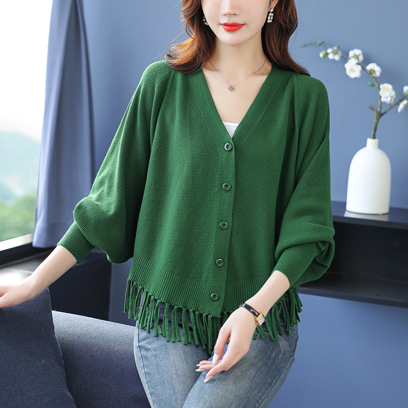 Ζακετάκι πλεκτό με μανίκια τύπου μπατ, V-λαιμό, πλεκτό ύφασμα, βισκόζη 50–70% και πολυεστέρας <30%, κοντό μήκος 40–50 cm