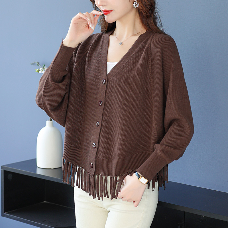 Ζακετάκι πλεκτό με μανίκια τύπου μπατ, V-λαιμό, πλεκτό ύφασμα, βισκόζη 50–70% και πολυεστέρας <30%, κοντό μήκος 40–50 cm