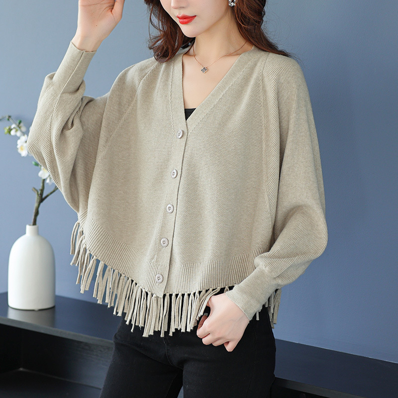 Ζακετάκι πλεκτό με μανίκια τύπου μπατ, V-λαιμό, πλεκτό ύφασμα, βισκόζη 50–70% και πολυεστέρας <30%, κοντό μήκος 40–50 cm