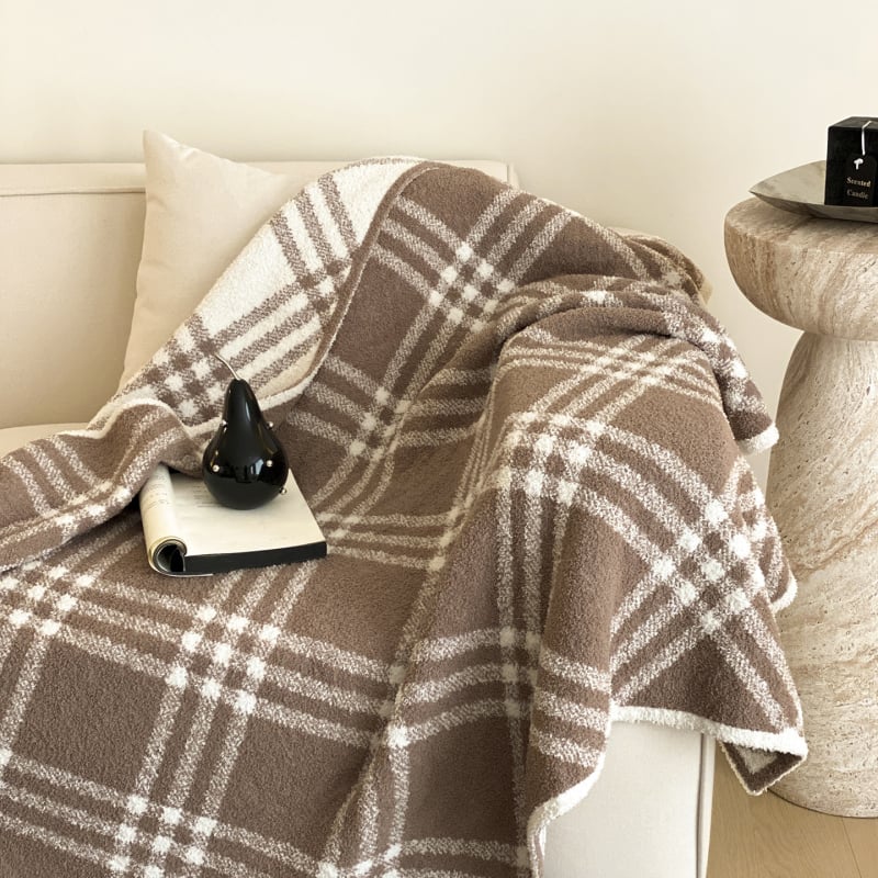 Tej velúr pléd geometriás mintával, modern minimalist stílusban, egész évben használható