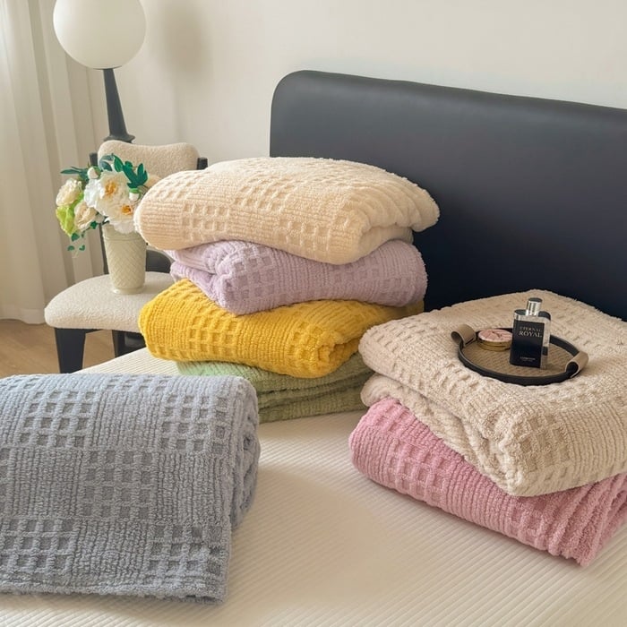 Deka Coral Fleece, jednobojna, proljeće–jesen, težina 1–1,5 kg, prilagodljiva