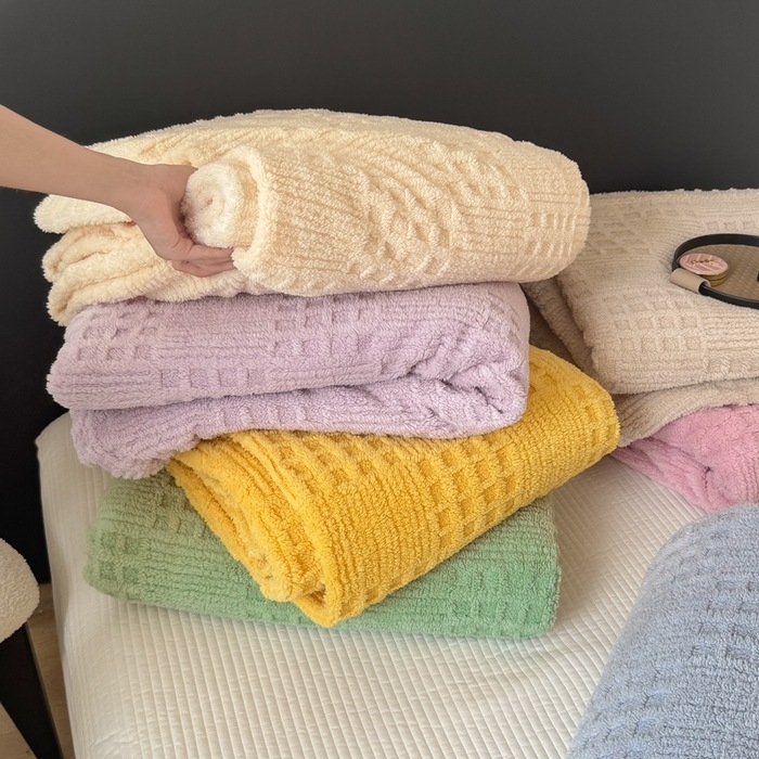 Deka Coral Fleece, jednobojna, proljeće–jesen, težina 1–1,5 kg, prilagodljiva