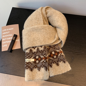 Γυναικείο φουλάρι με ζακάρ πλέξιμο σε στυλ Fair Isle, warp-knit πολυεστέρας (61–70%), ζεσταίνει τον χειμώνα