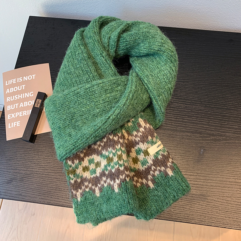 Γυναικείο φουλάρι με ζακάρ πλέξιμο σε στυλ Fair Isle, warp-knit πολυεστέρας (61–70%), ζεσταίνει τον χειμώνα