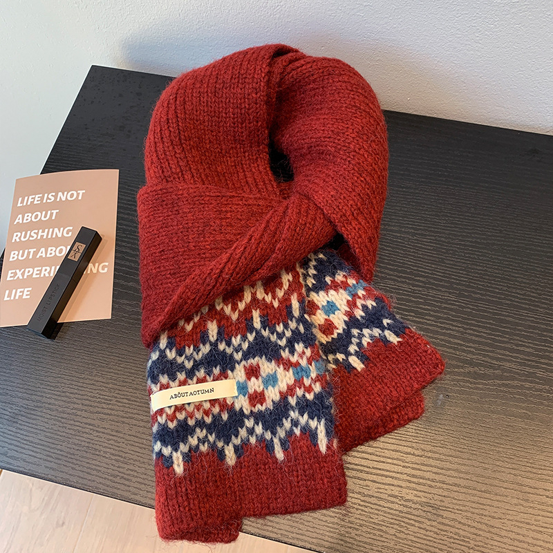 Γυναικείο φουλάρι με ζακάρ πλέξιμο σε στυλ Fair Isle, warp-knit πολυεστέρας (61–70%), ζεσταίνει τον χειμώνα