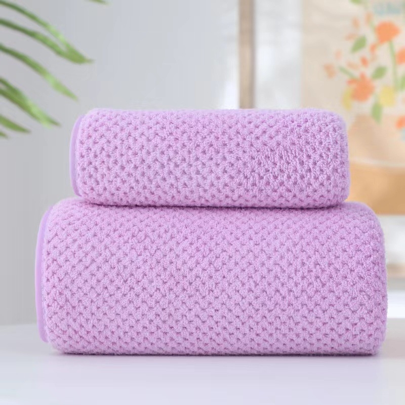 Fürdőtörölköző, puha és nedvszívó, 80% poliészter és 20% poliamid kompozit rostból, 150D szál, tömeg 80–100 g, testreszabható