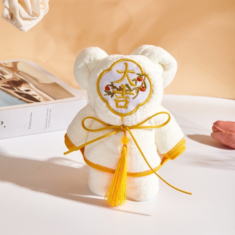 Kötött anyagú, hímzett maci törölköző – esküvői és koszorúslányok ajándéka, 21 szál, hímzés és varrás, 80–100 g, törölköző típus: törölköző/arc törölköző