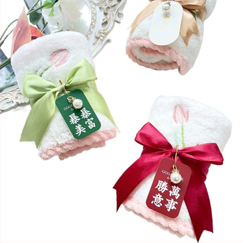 Tulip dvielis ar pūciņām – audums, importēts, kāzu aksesuārs