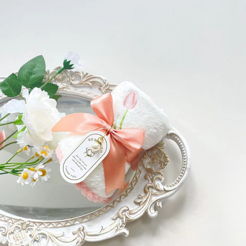 Tulip dvielis ar pūciņām – audums, importēts, kāzu aksesuārs