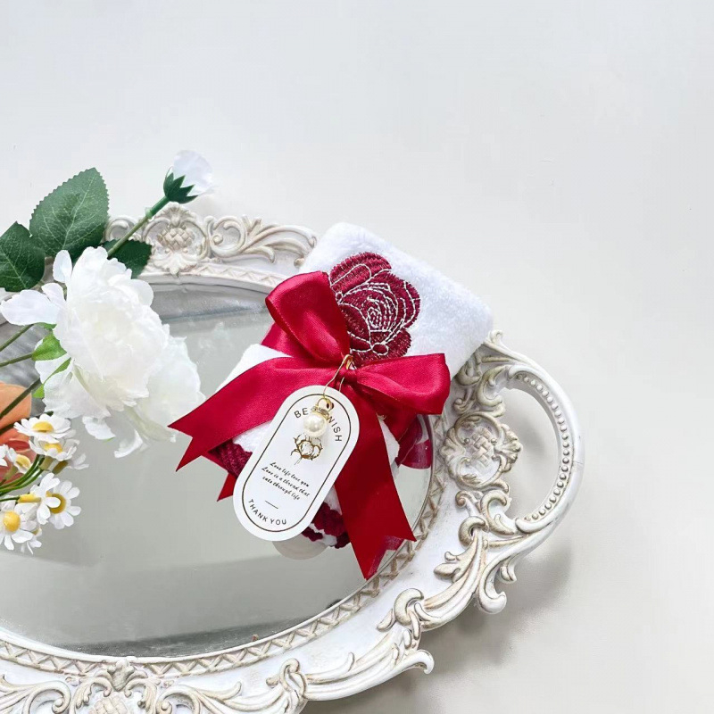 Tulip dvielis ar pūciņām – audums, importēts, kāzu aksesuārs