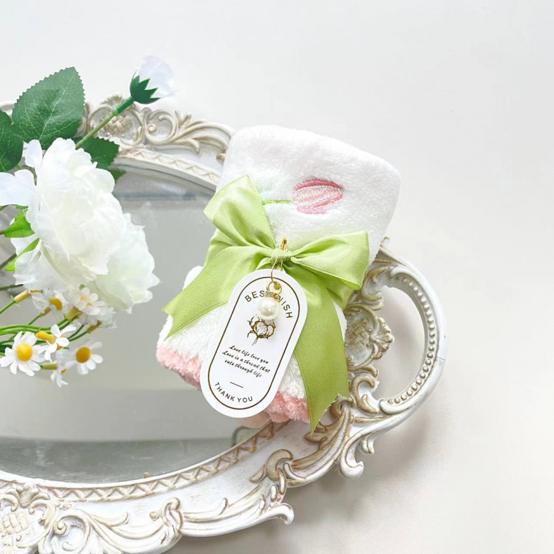 Tulip dvielis ar pūciņām – audums, importēts, kāzu aksesuārs