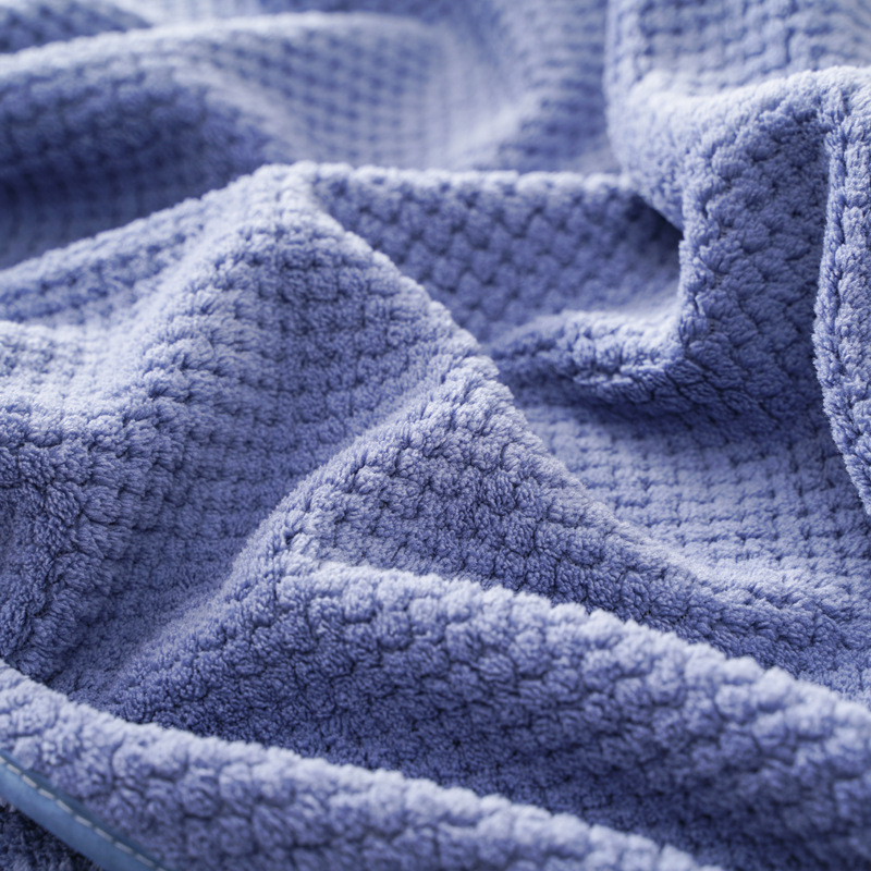 Πετσέτα μπάνιου από φλις κοράλλι, μοτίβο ανανά, 400–500 γρ, νήμα 150D, ραφή με jacquard.