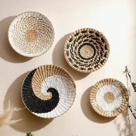 Μποέμ τοίχου κρεμαστό σετ με καλάθια από άχυρο – χειροποίητο πλέξιμο, κυκλικό σχήμα, κυκλικό μοτίβο, σκανδιναβικό στυλ