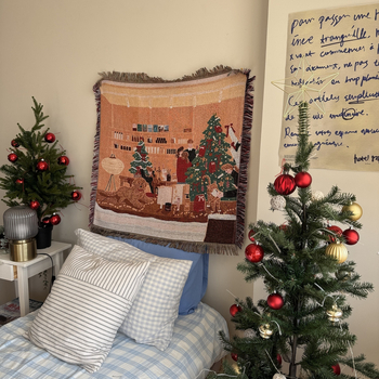 Βορειοευρωπαϊκός τάπεστρία-κουβέρτα με χριστουγεννιάτικο δέντρο για το σαλόνι; Υλικό: χημικές ίνες; Περιεχόμενο βασικού υλικού: 71–80%; Πλύσιμο: στο χέρι