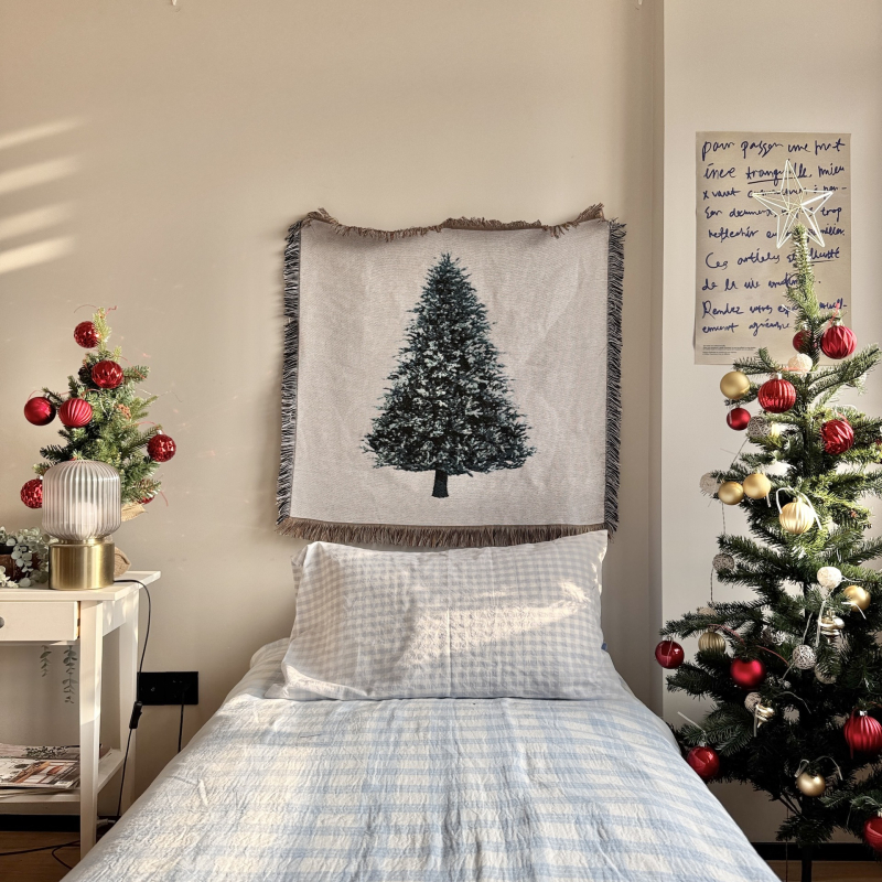 Βορειοευρωπαϊκός τάπεστρία-κουβέρτα με χριστουγεννιάτικο δέντρο για το σαλόνι; Υλικό: χημικές ίνες; Περιεχόμενο βασικού υλικού: 71–80%; Πλύσιμο: στο χέρι